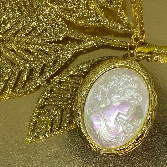 COPY - Pearl Victorian Lady Cameo Gold Locket Necklace - Picture 2 of 7